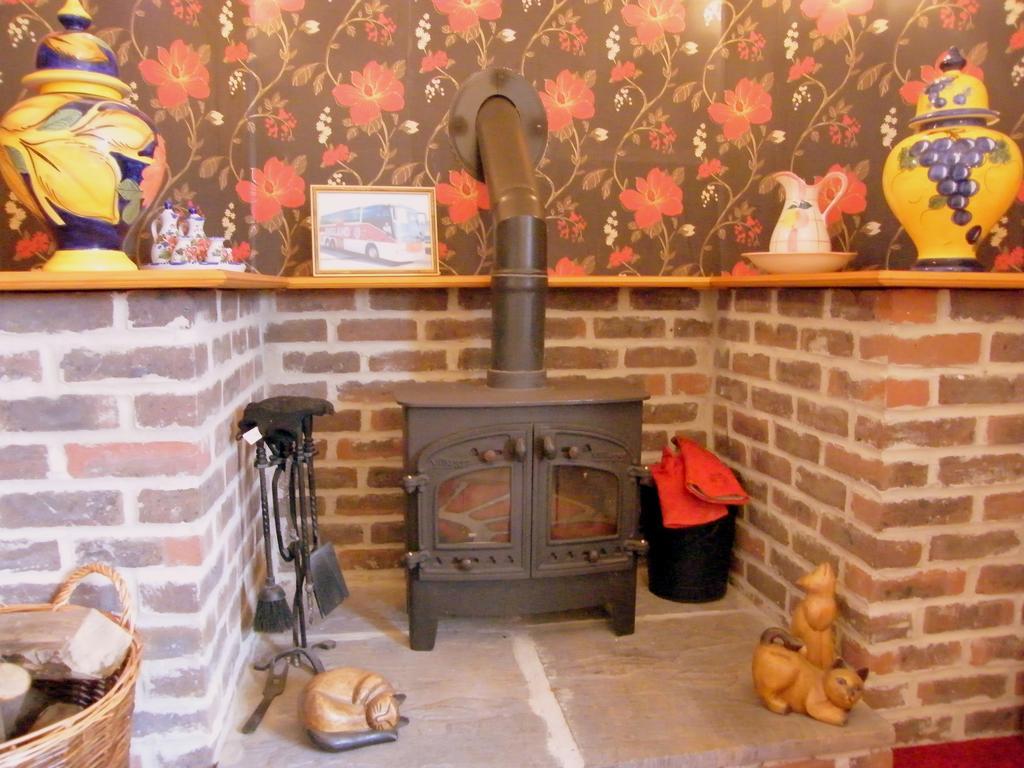 Royal Yeoman B&B Frampton  Exterior photo
